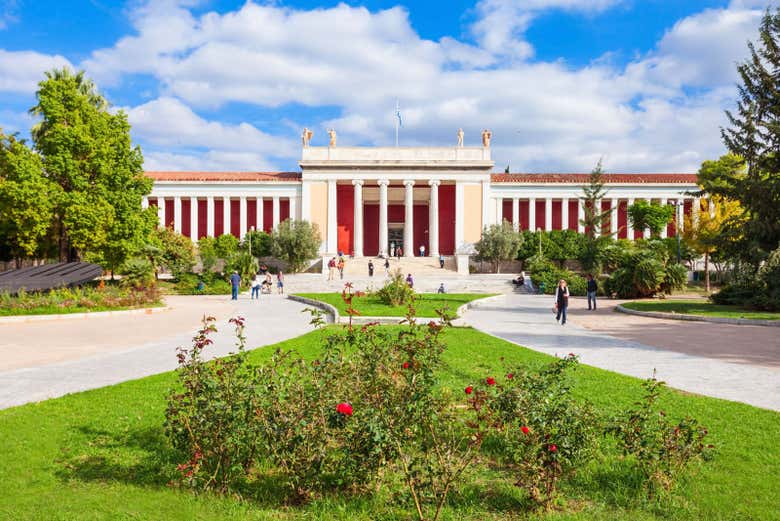 Façade principale du Musée archéologique national d'Athènes