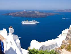 Croisière mettant le cap vers Santorini
